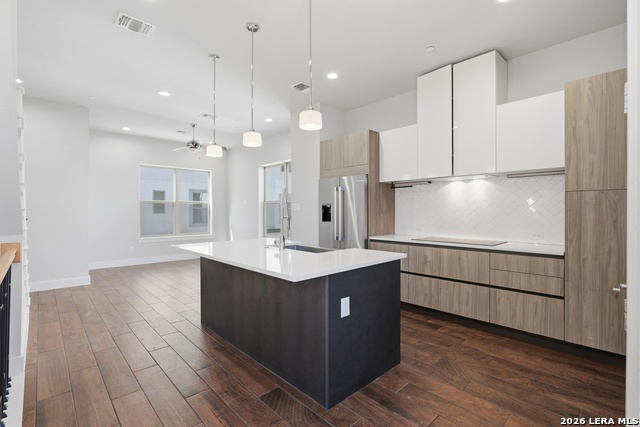 Image 6 of 35 For 1817 St Marys St N 301