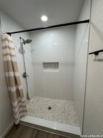 Image 11 of 21 For 715 Walnut  