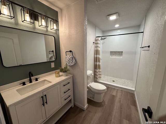 Image 12 of 21 For 715 Walnut  