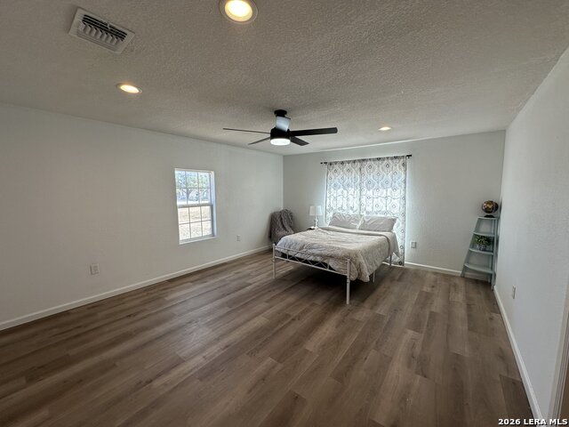 Image 14 of 21 For 715 Walnut  