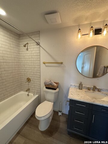 Image 16 of 21 For 715 Walnut  