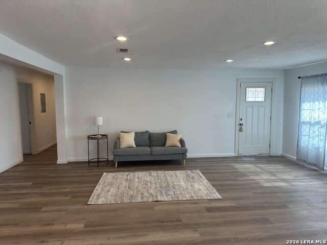 Image 4 of 21 For 715 Walnut  