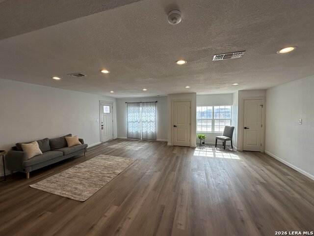 Image 7 of 21 For 715 Walnut  