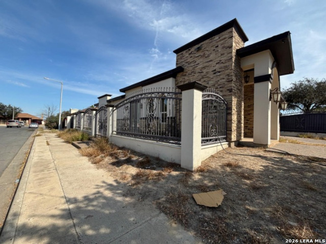 Image 2 of 19 For 3802 Daniela Loop