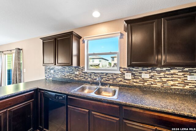 Image 7 of 24 For 7454 Bluebonnet Bay