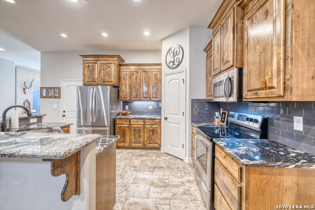 Image 11 of 37 For 106 Sutton Pl.