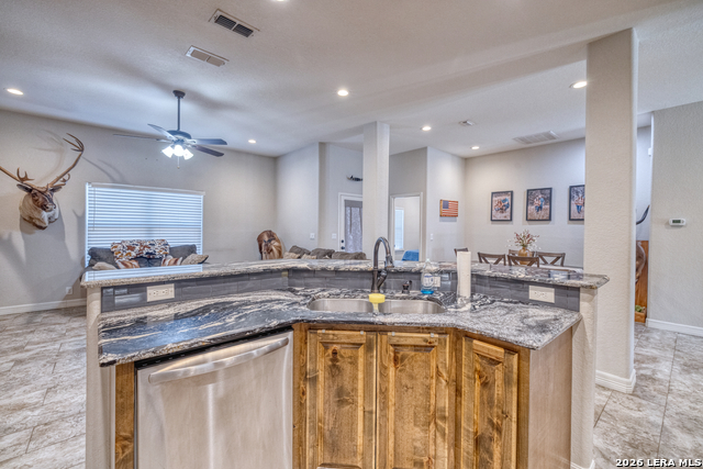 Image 12 of 37 For 106 Sutton Pl.