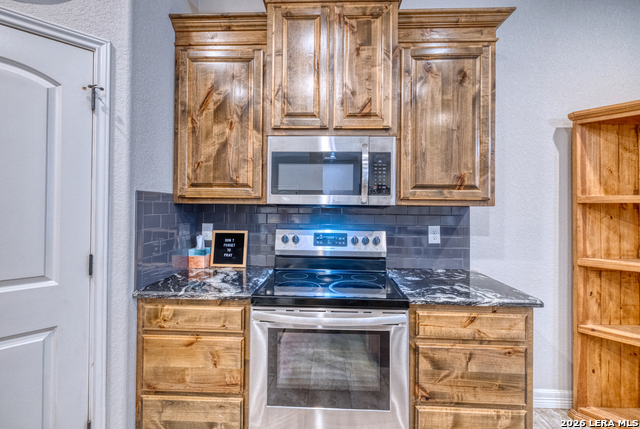 Image 13 of 37 For 106 Sutton Pl.