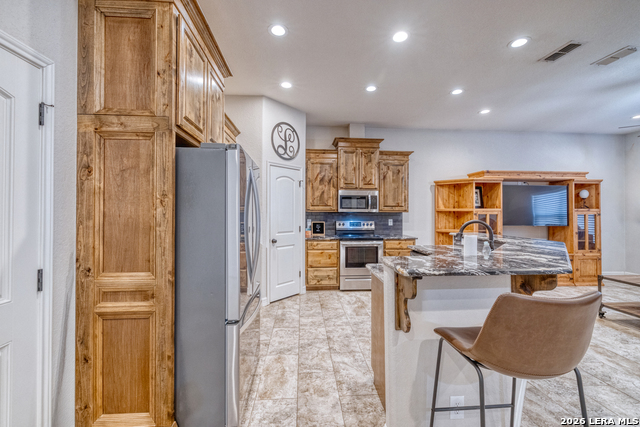 Image 14 of 37 For 106 Sutton Pl.