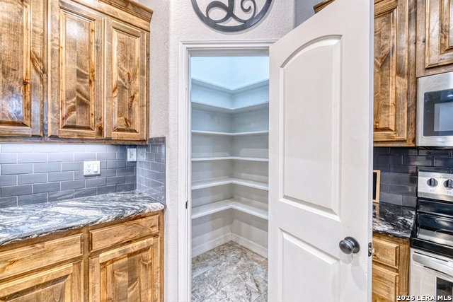 Image 15 of 37 For 106 Sutton Pl.