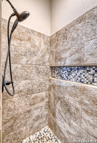 Image 18 of 37 For 106 Sutton Pl.