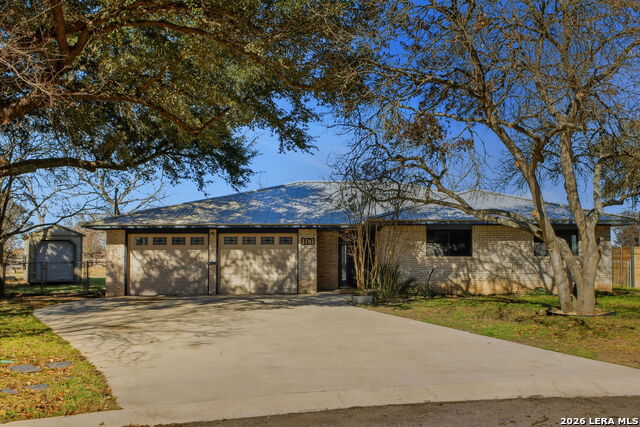 Image 2 of 39 For 10 Broken Ski Circle