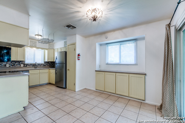 Image 4 of 25 For 123 Stardream Dr