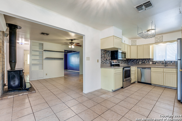 Image 5 of 25 For 123 Stardream Dr