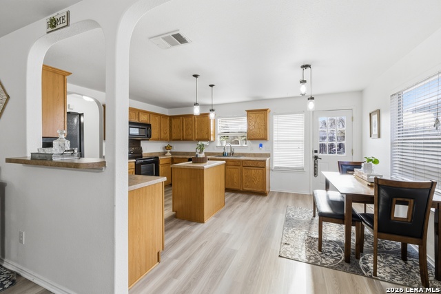 Image 8 of 20 For 2396 Medina Dr