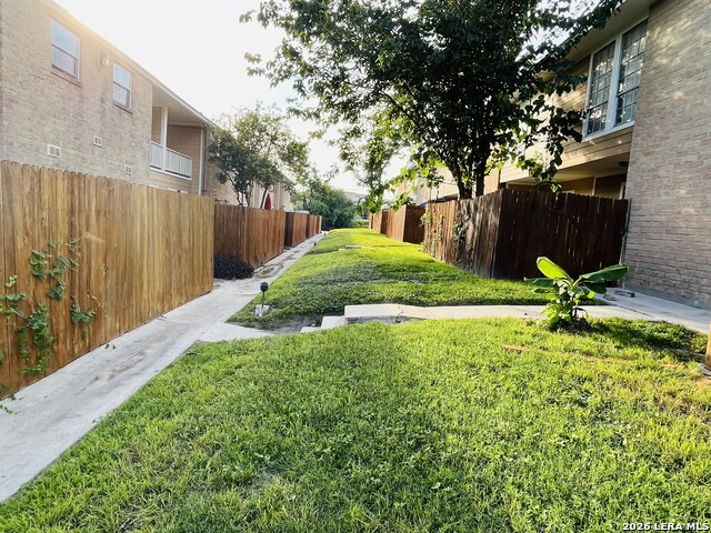 Image 7 of 35 For 7322 Oak Manor Dr  35