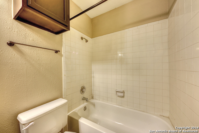 Image 16 of 18 For 4803 Hamilton Wolfe Rd  916