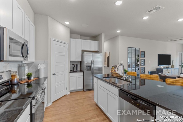 Image 12 of 36 For 2507 Pink Pearl Dr.