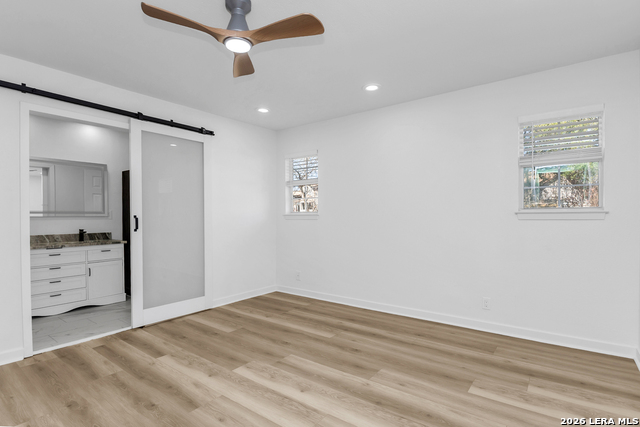 Image 11 of 24 For 5618 Timber Rail