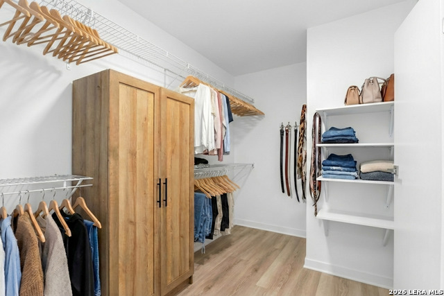 Image 13 of 24 For 5618 Timber Rail