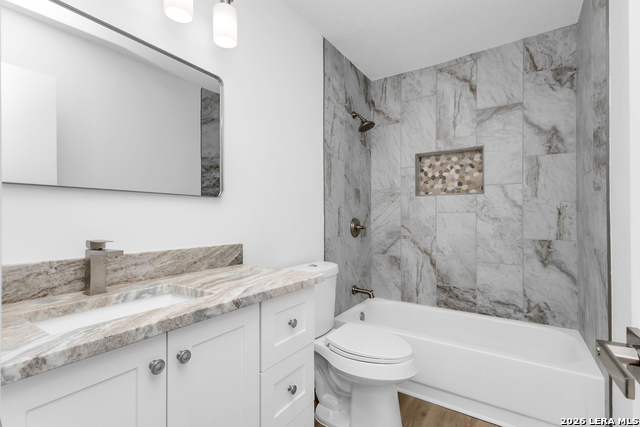 Image 20 of 24 For 5618 Timber Rail