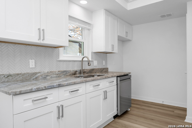 Image 8 of 24 For 5618 Timber Rail