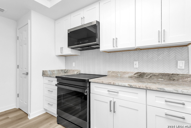 Image 9 of 24 For 5618 Timber Rail