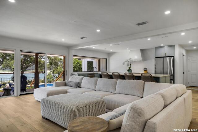 Image 5 of 46 For 772 Lakebreeze