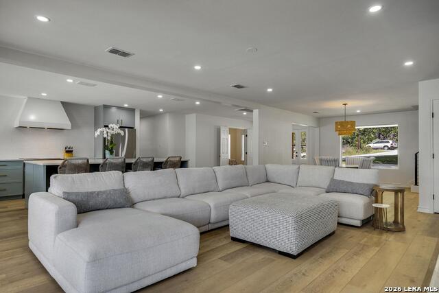 Image 8 of 46 For 772 Lakebreeze