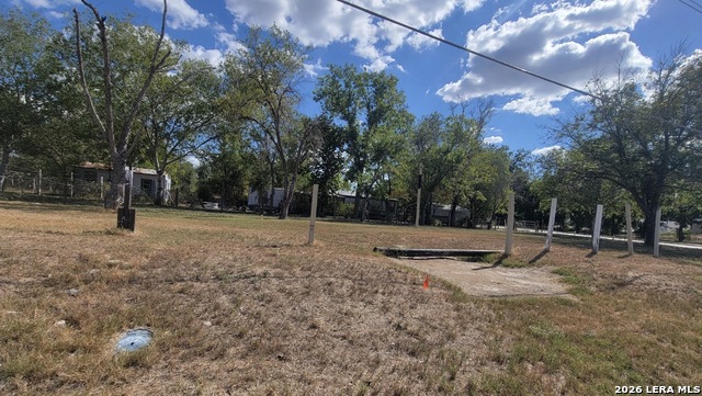 Image 2 of 8 For 304 Hunt St E