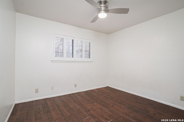 Image 12 of 15 For 7610 Meadow Green