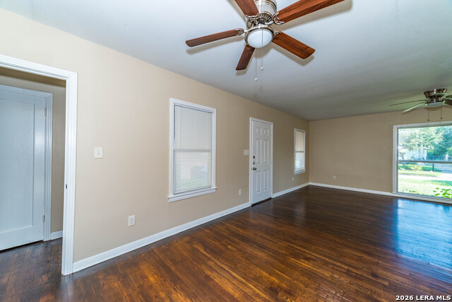 Image 10 of 27 For 418 Bailey  