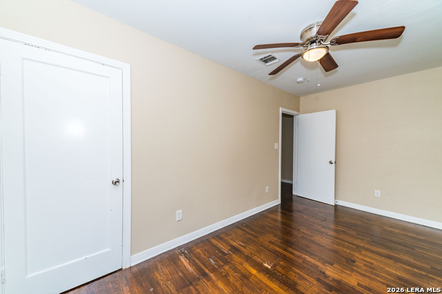 Image 19 of 27 For 418 Bailey  