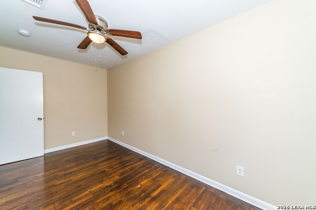 Image 20 of 27 For 418 Bailey  