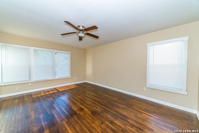 Image 21 of 27 For 418 Bailey  