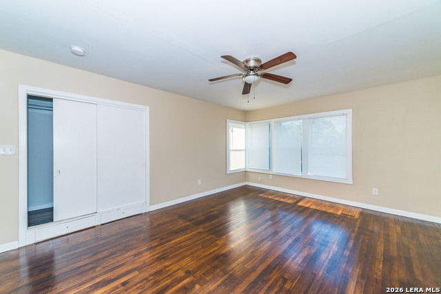 Image 22 of 27 For 418 Bailey  