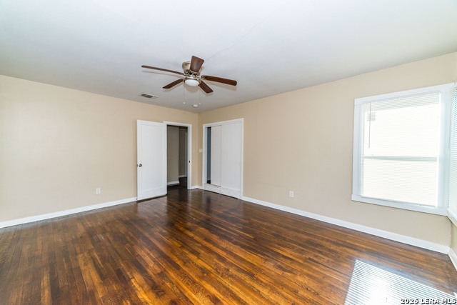 Image 23 of 27 For 418 Bailey  