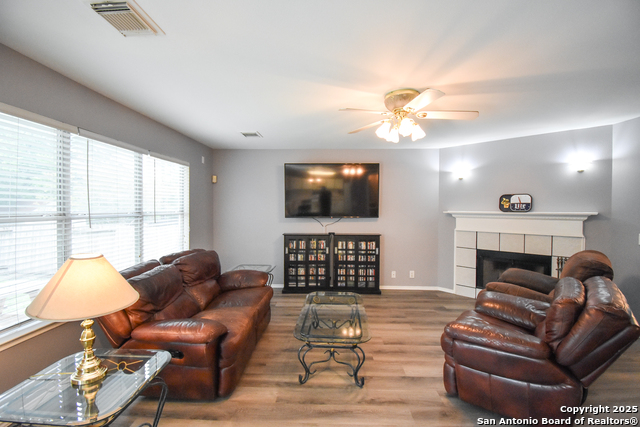 Image 13 of 44 For 10310 Mission Crk