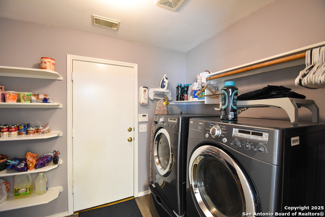 Image 20 of 44 For 10310 Mission Crk