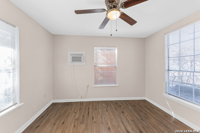 Image 10 of 15 For 827 Rosewood W 6