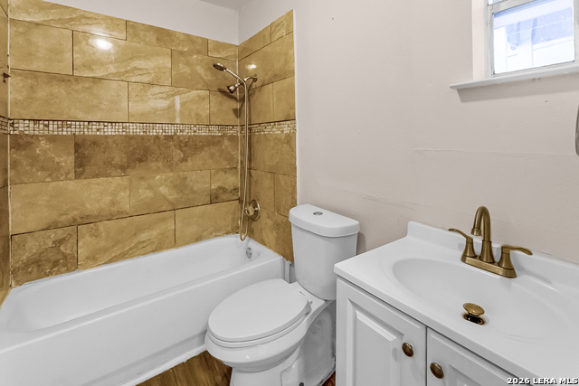 Image 3 of 15 For 827 Rosewood W 6