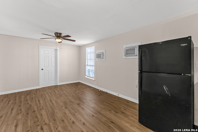 Image 7 of 15 For 827 Rosewood W 6