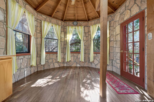 Image 12 of 26 For 218 Whitworth