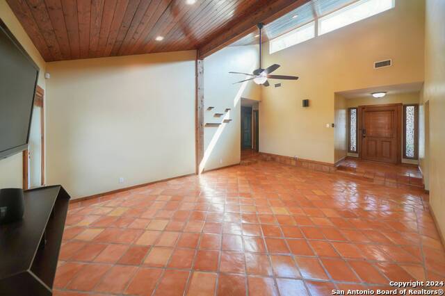 Image 10 of 44 For 16907 Springhill