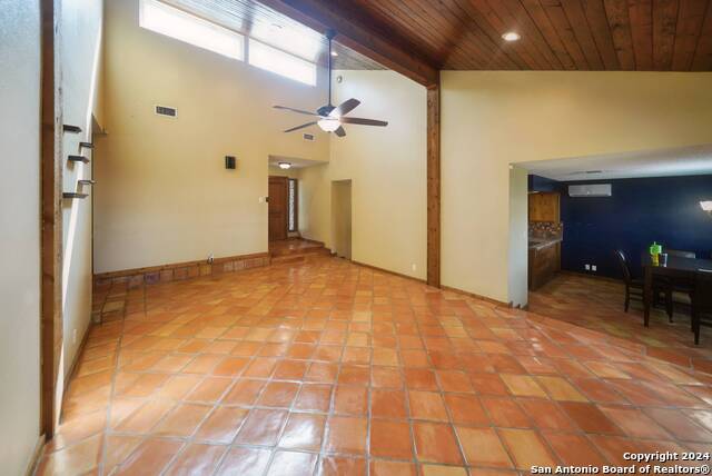 Image 11 of 44 For 16907 Springhill