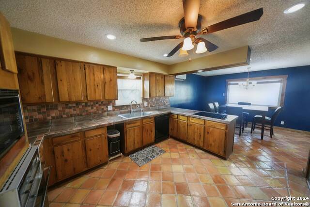 Image 13 of 44 For 16907 Springhill