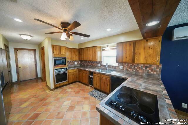 Image 14 of 44 For 16907 Springhill