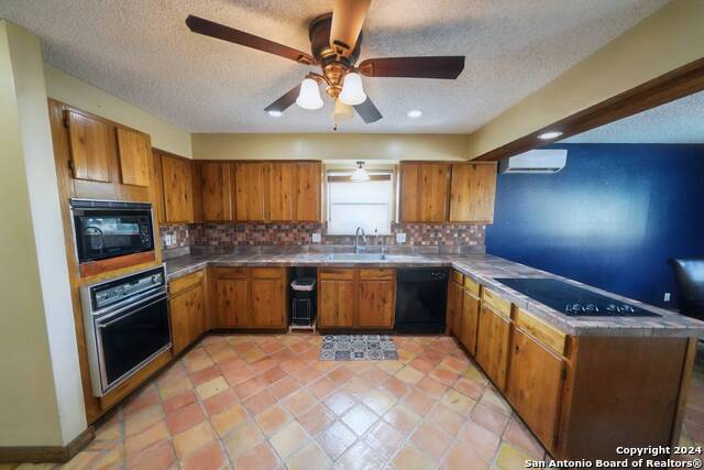 Image 15 of 44 For 16907 Springhill