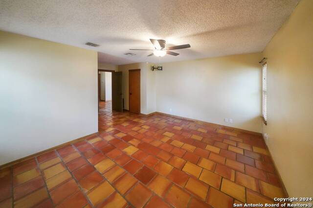 Image 22 of 44 For 16907 Springhill