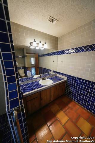 Image 24 of 44 For 16907 Springhill